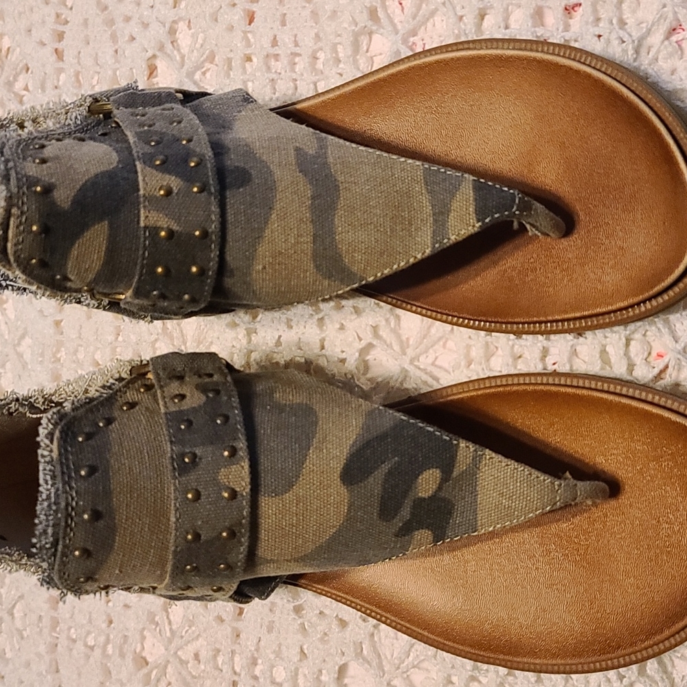 Size 10  Sandals